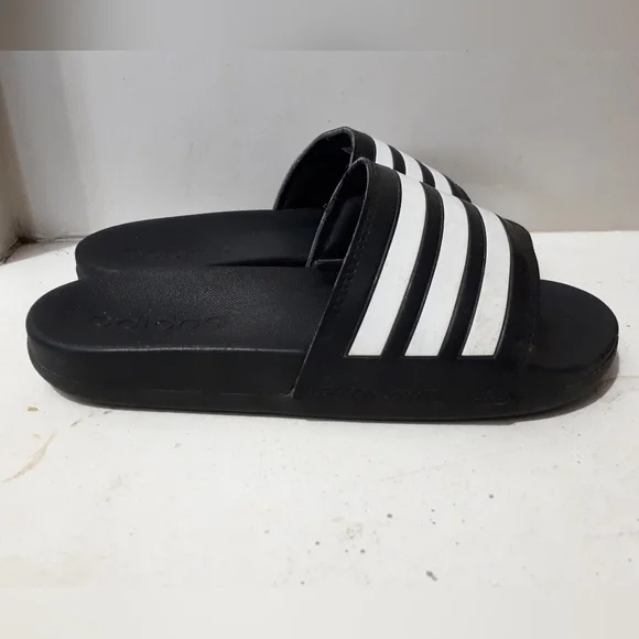 Boys Adidas slides/sandals - Picture 3 of 3